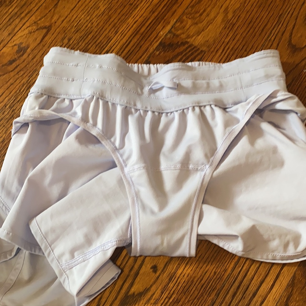 Lululemon size 6 hot ty hot short shorts - Picture 4 of 5